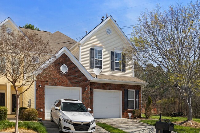 Building Photo - North Raleigh Townhouse with One Car Garage