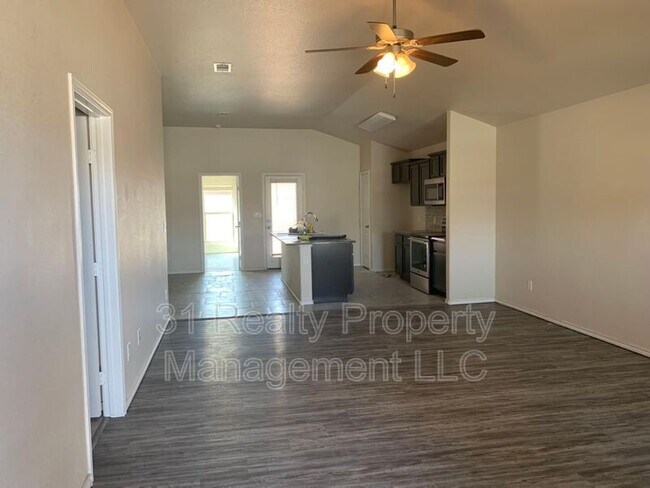 Building Photo - 1028 E 90th St