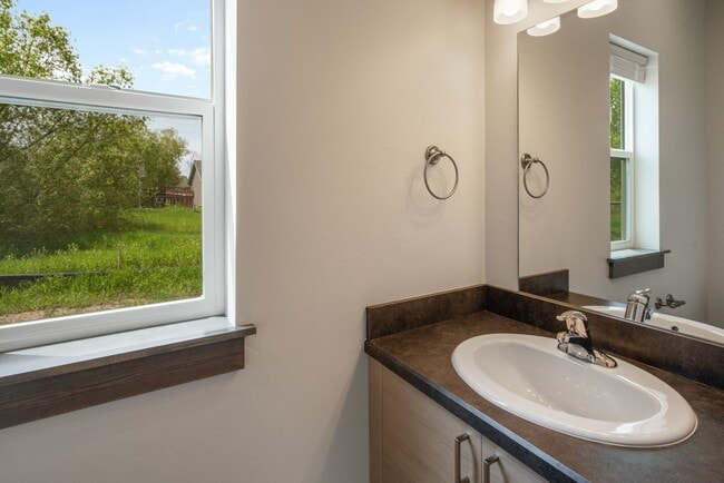 Building Photo - Gorgeous 3 Bedroom condos with double stal...