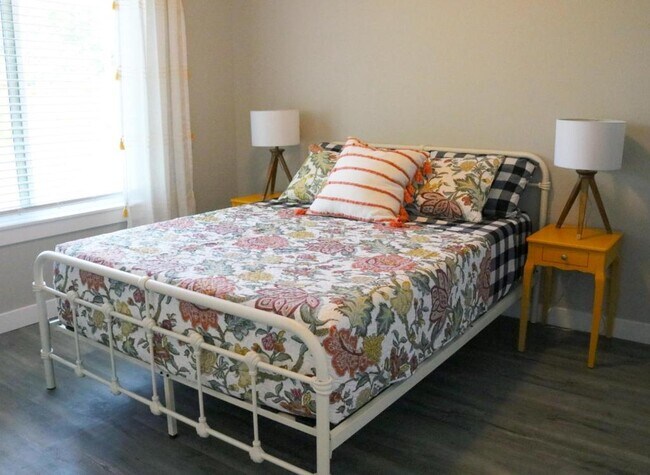 Building Photo - 6 Reserve Ct