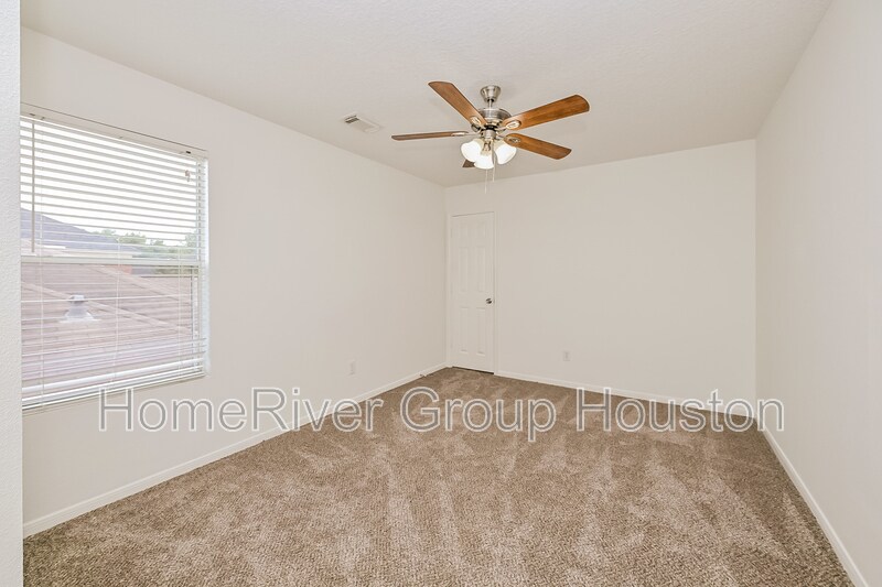 Building Photo - 20942 Foxwood Garden Dr