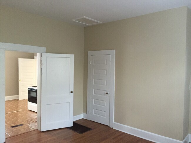 Building Photo - 27 Hemlock Dr