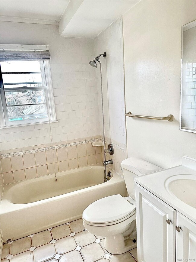 Building Photo - 3 Soundview St