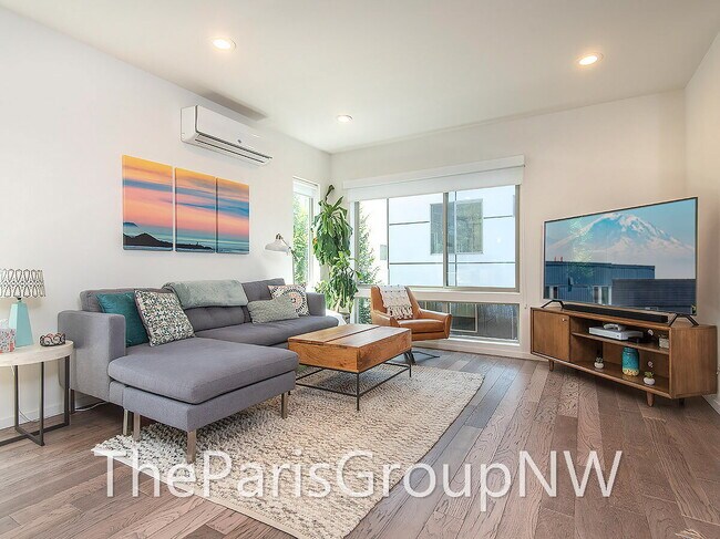 Building Photo - Stunning Mod 3BR+Den, 3.5BA Townhome * XL Roof Deck *A/C ++
