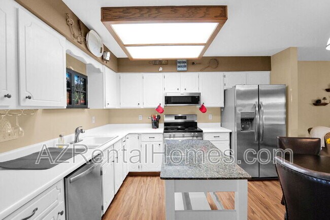 Building Photo - 2064 S Farnsworth Dr