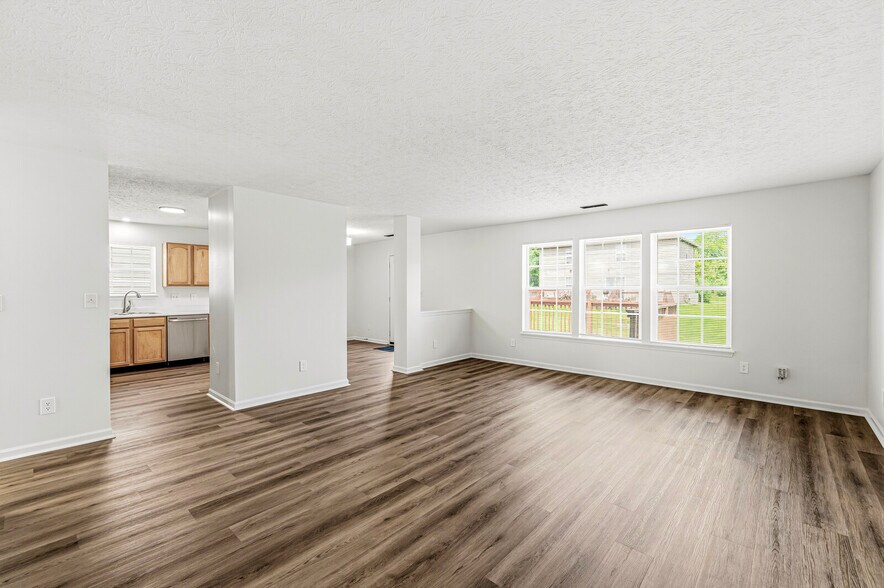 Building Photo - 2747 Foxbriar Pl