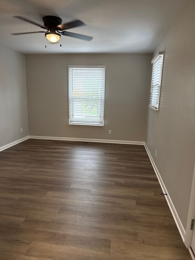 Building Photo - Charming Single-Level 3 Bedroom Home with Backyard and Pet-Friendly Living