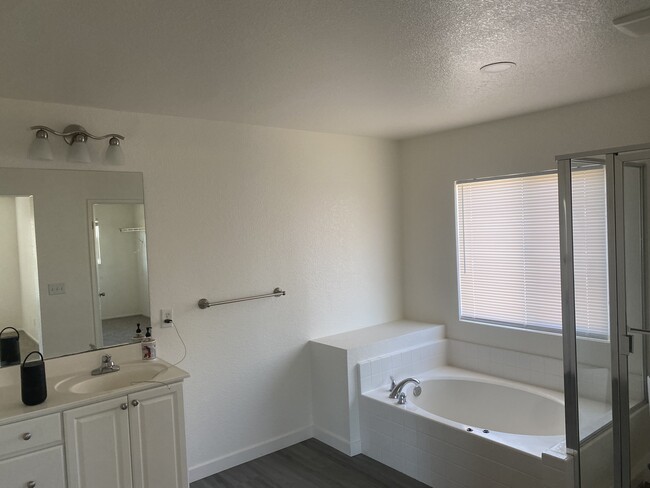 Building Photo - 45120 Palm Ln