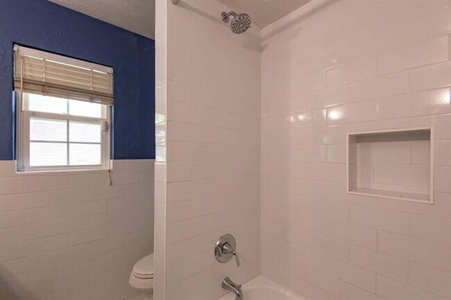 Building Photo - 3025 Regency Ct