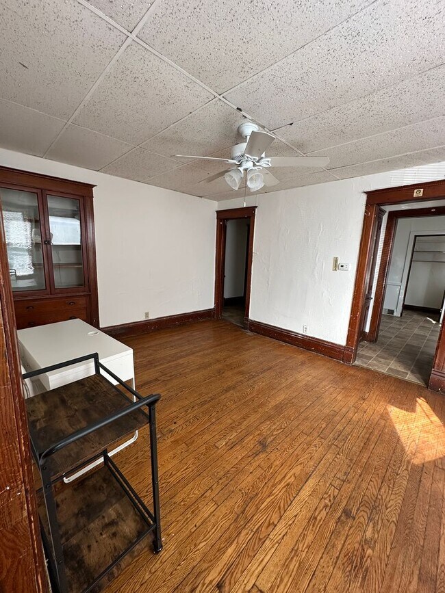 Building Photo - 146 W Gorham St