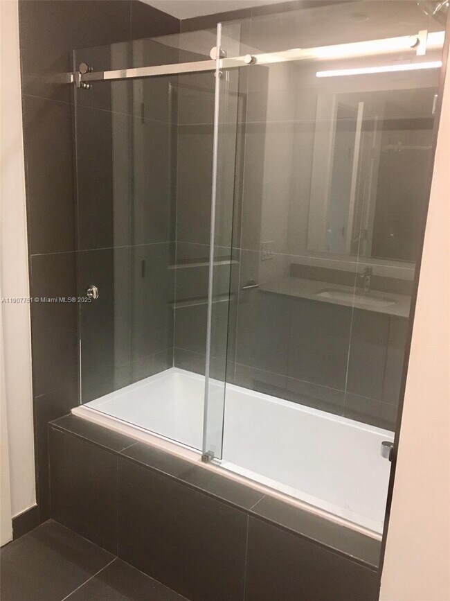 Building Photo - 1600 NE 1st Ct