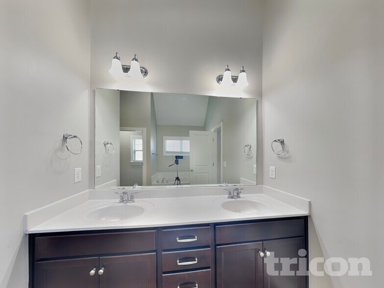 Building Photo - 9112 Ashton Glen Dr