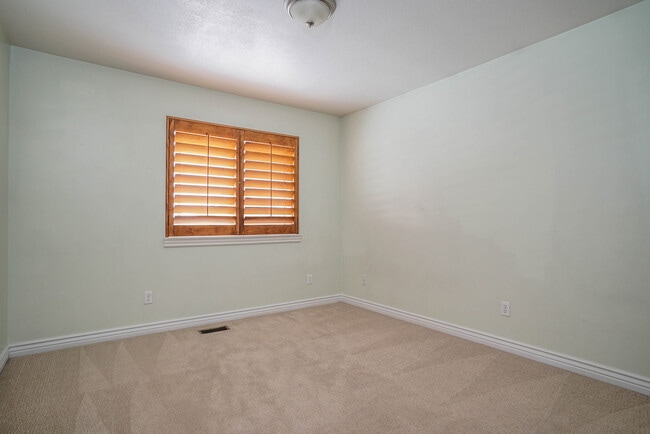 Building Photo - Beautiful 4 Bed, 3.5 Bath in Clinton - Was...