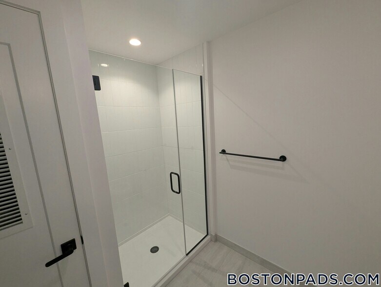 Building Photo - 199 Gardner St