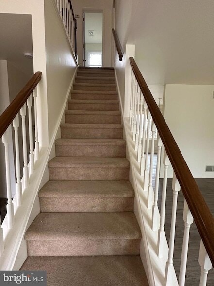 Building Photo - 25 Green Meadow Ct