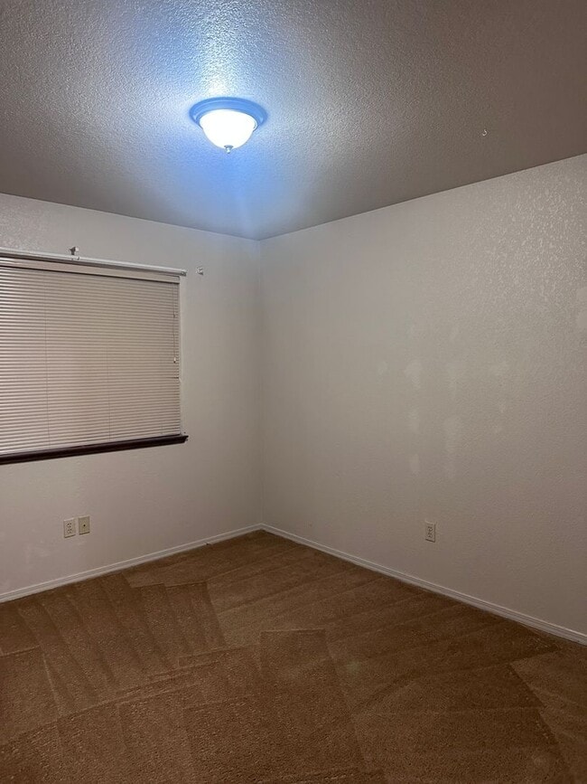 Building Photo - ADORABLE, adorable, ADORABLE!  3/2.5 Bath ...