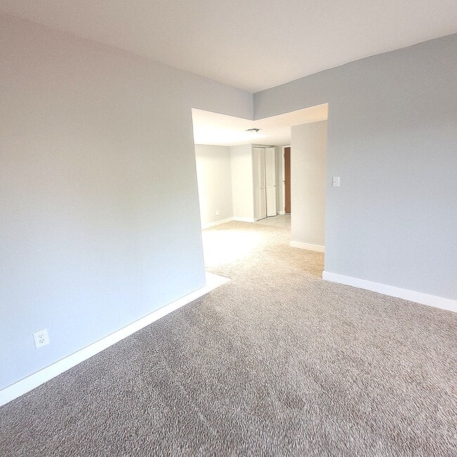 Building Photo - 3131 W Cochise Dr