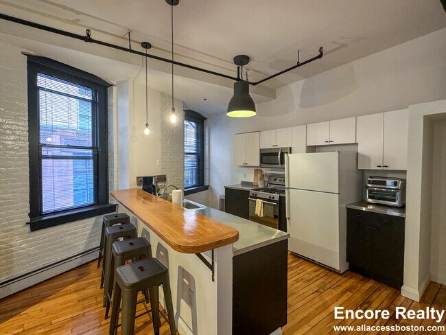 Building Photo - 19 Stanhope St