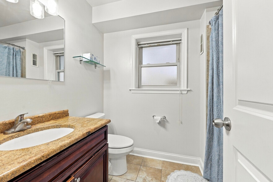 Bathroom - 2612 Ellsworth St