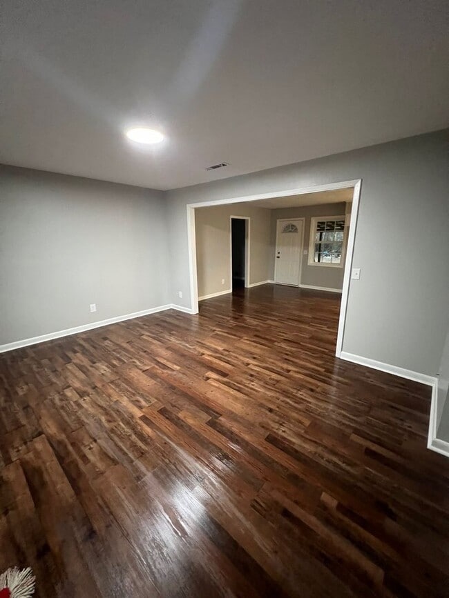 Building Photo - Renovated 3 Bedroom 1.5 Bath Home on 1.5 Acres!