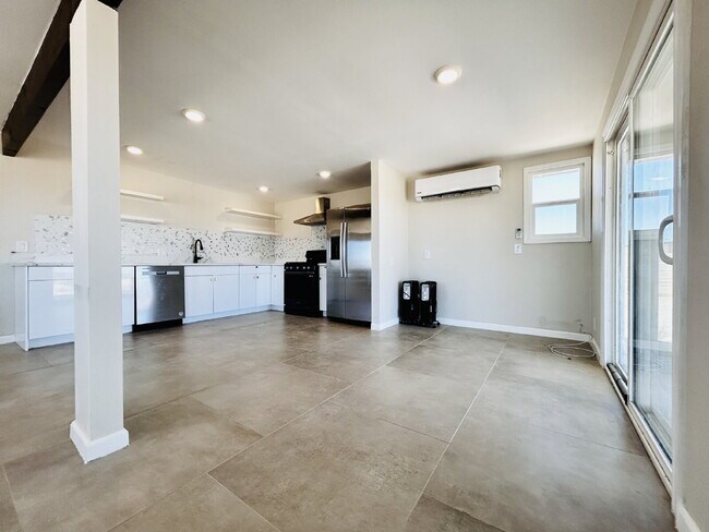 Building Photo - Quiet 2 bd House Surrounded by Open Desert