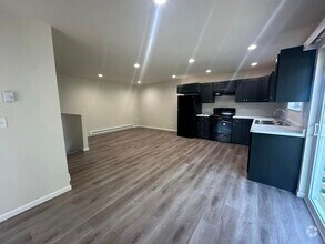 Building Photo - 3 Bedroom Duplex
