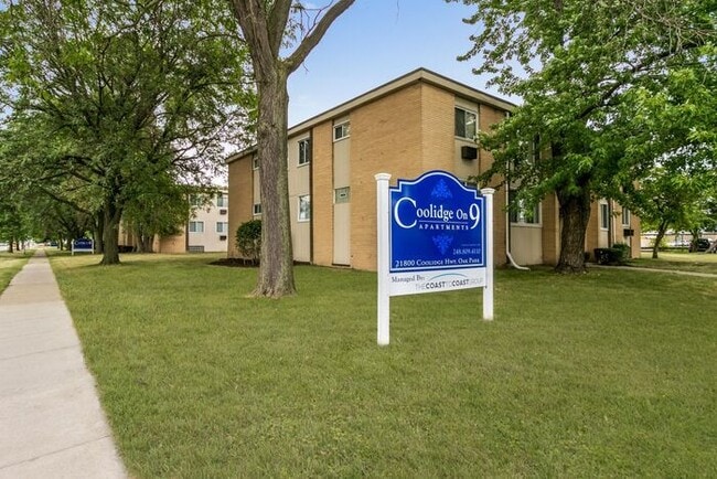 Building Photo - *Beautiful Apartment in Park Like Setting* Updated Shaker Cabinets and Appliances HEAT included