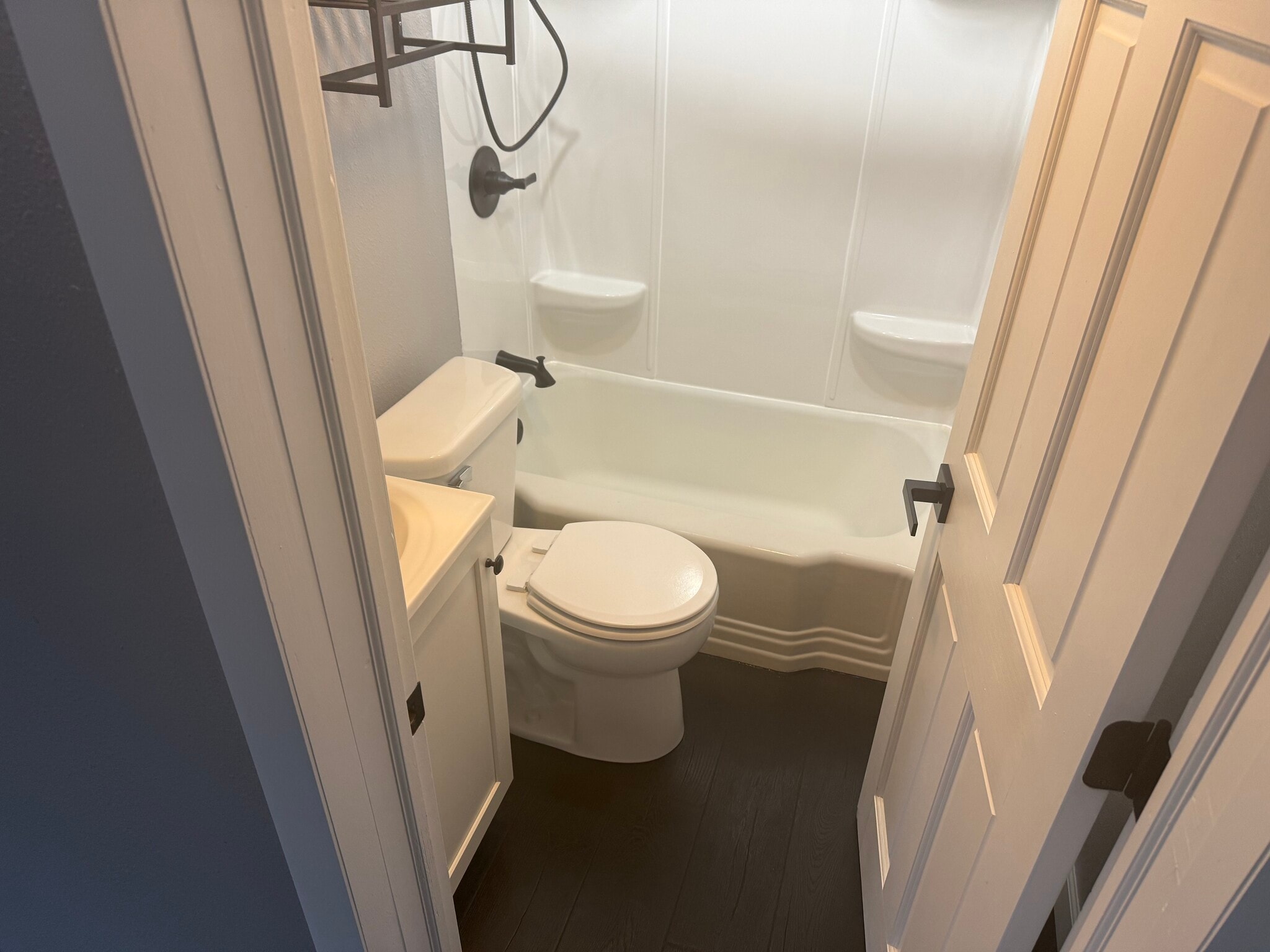 Building Photo - 524 E Grand Ave