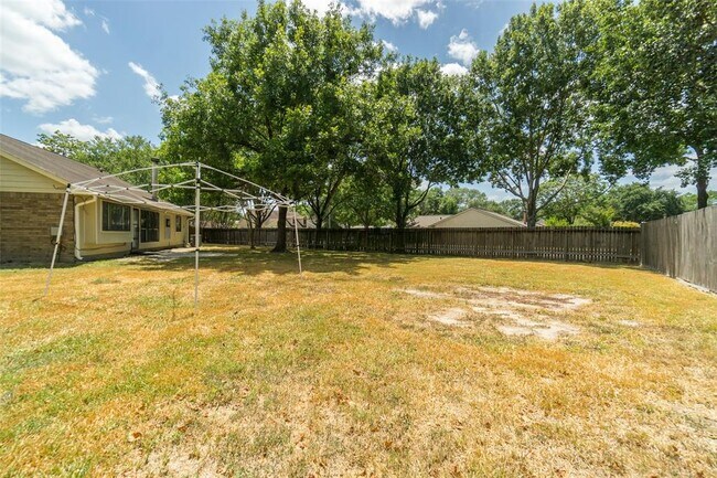 Building Photo - 2902 Laurelridge Dr