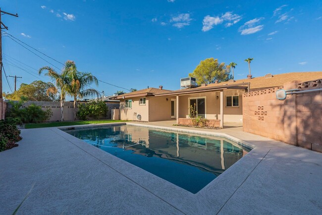 Building Photo - BEAUTIFUL SOUTH SCOTTSDALE - CORNER LOT & ...