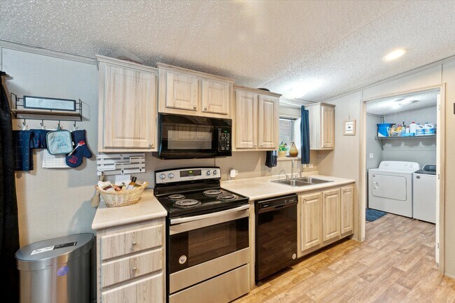 Building Photo - 151 Turning Point Ln