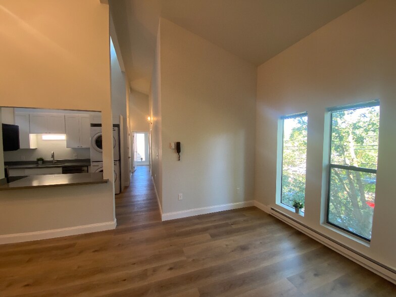 Building Photo - 1139 17th Ave