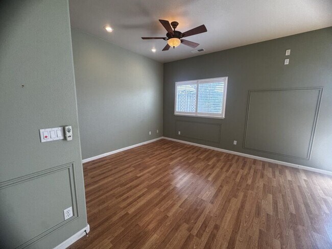 Building Photo - Gated 55+ Community - 2 bedroom/2bathroom