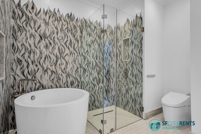 Building Photo - Russian Hill: Remodeled Top Floor Flat w/ In-Unit W/D, A/C, Private Roof Deck & Garage Parking w/...