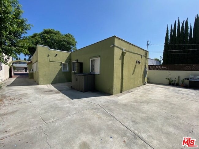 Building Photo - 8866 Cadillac Ave