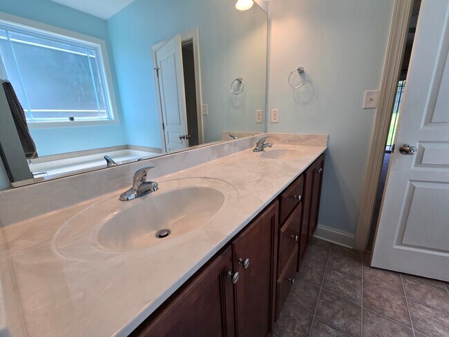 Building Photo - 47 Kentucky Derby Ln