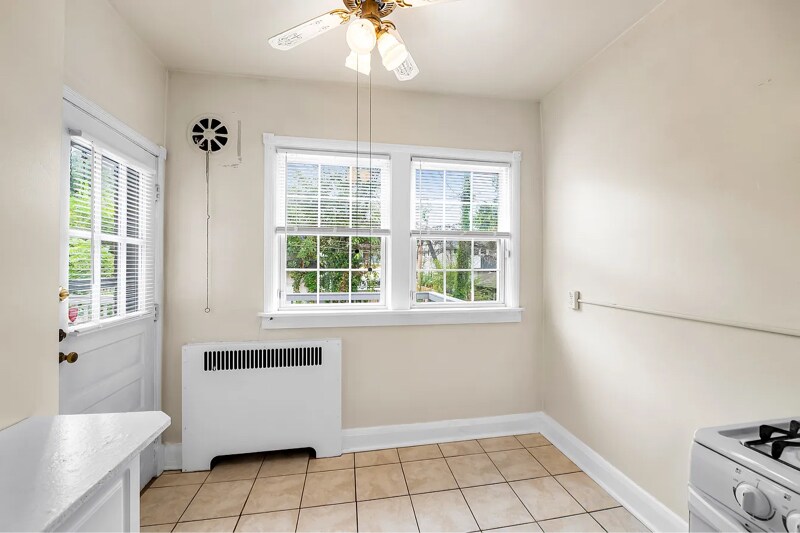 Building Photo - 205 Westowne Rd