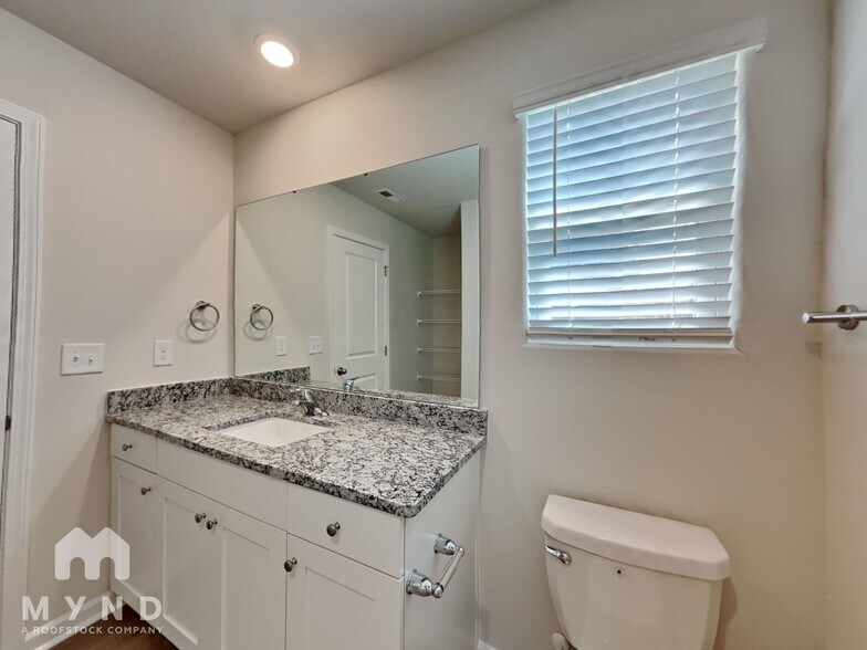 Building Photo - 364 Taverners Ln