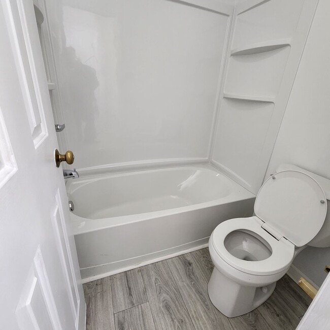 Building Photo - 3 Bedroom Townhome For Rent