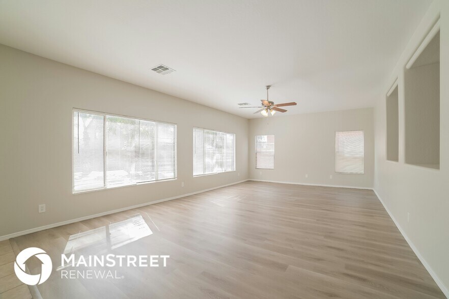 Building Photo - 11871 W Hadley St