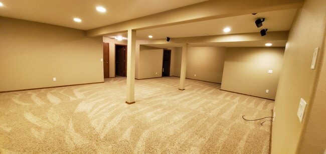 Building Photo - Beautiful 6 Bed/3 Bath House in Hayden, ID!