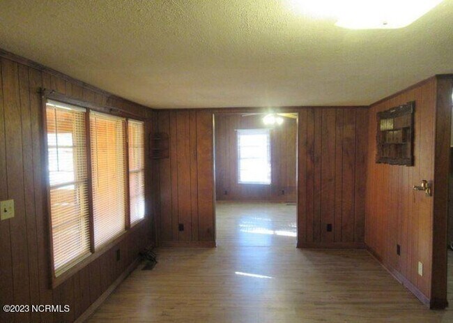 Building Photo - Spacious 3 Bedroom, 1 Bathroom Home in Ric...