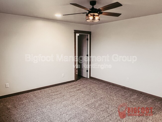 Building Photo - 3931 Swan Rd