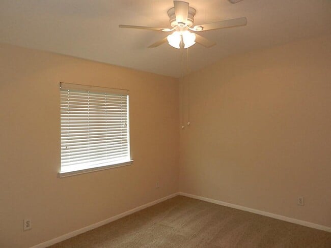 Building Photo - 25307 Sierra Woods Ln