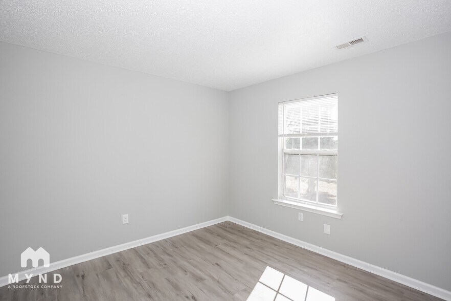 Building Photo - 10325 Cannarti Dr