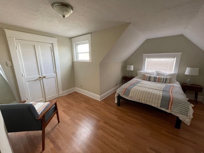 Building Photo - Downtown Crawfordsville Home