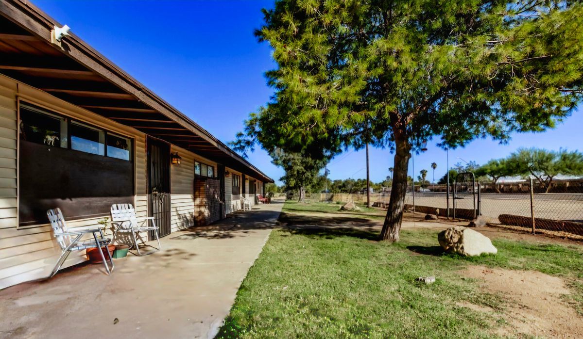 Building Photo - 7508 W Orangewood Ave