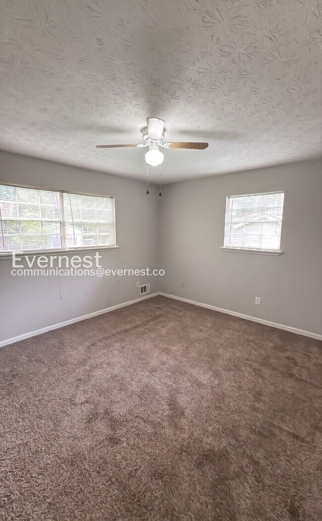 Building Photo - 4 Bed, 2.5 Bath Home with Carport / Available Now!