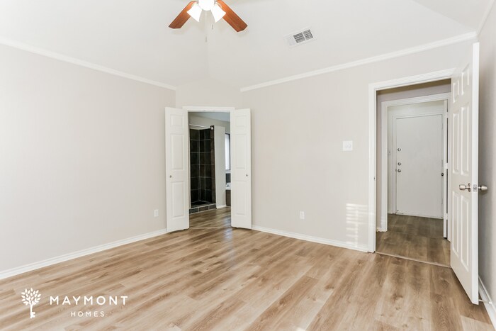 Building Photo - 1207 Belclaire Ln