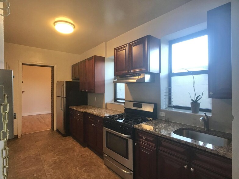 Primary Photo - 31-30 37th St